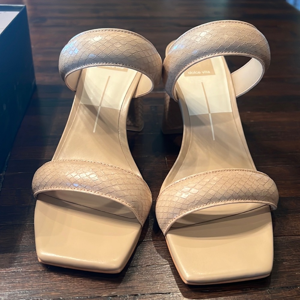 Taupe embossed chunky heel